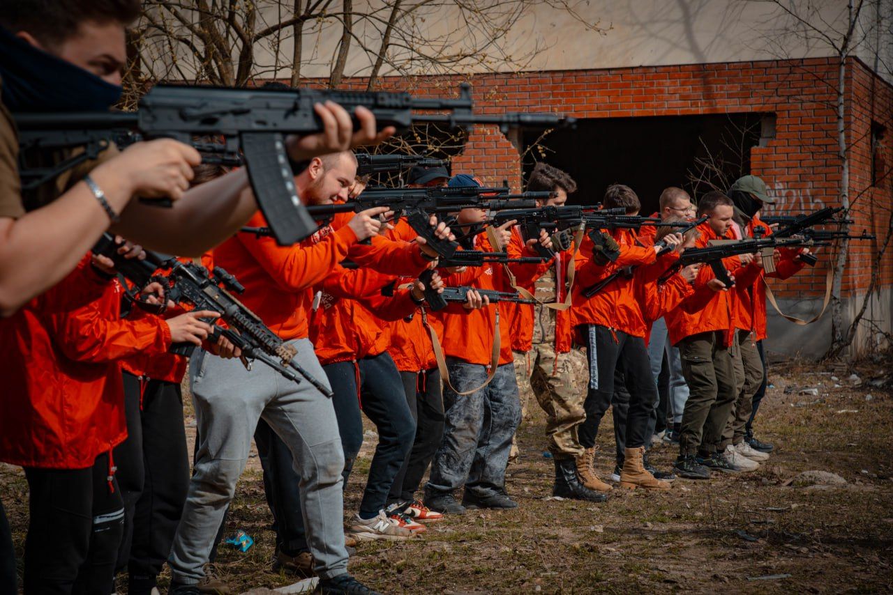 Занятия по начальной военной подготовке «Волонтёрской Роты Боевого Братства»
ТГ-канал «Волонтёрская Рота»